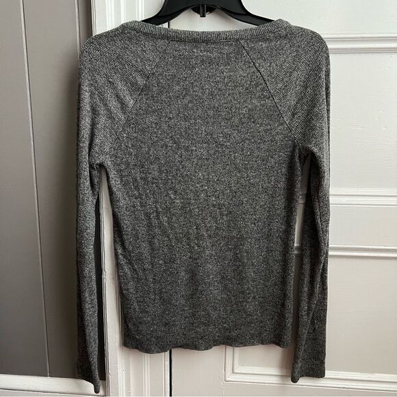 Universal Thread Gray V-Neck Lightweight Shirt Sweater S - Picture 2 of 3